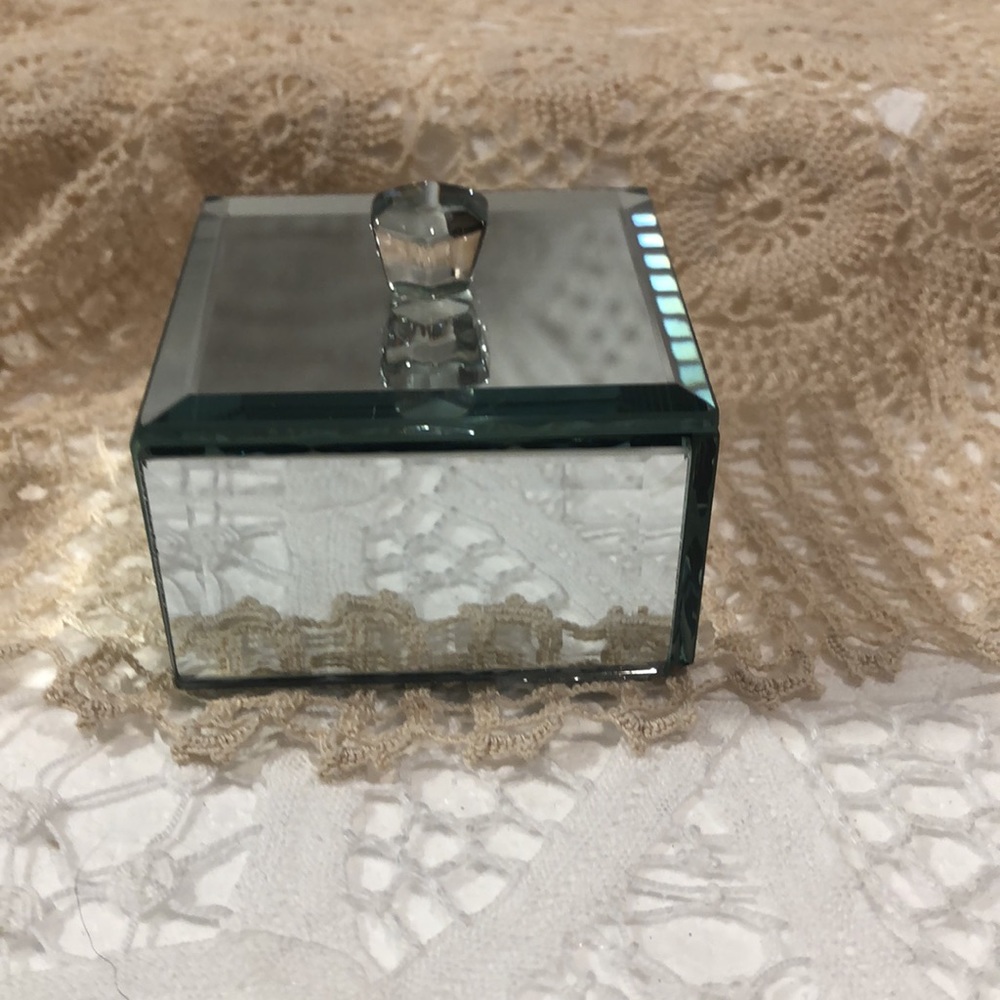 Mirrored Trinket Box - Picture 3 of 5